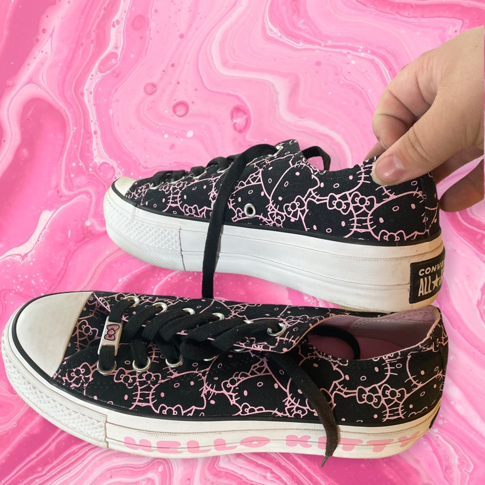Hello Kitty exclusive platform Converse EUC